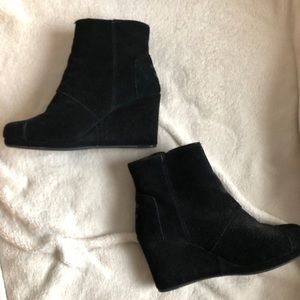 Toms Desert Suede Wedge Ankle bootie